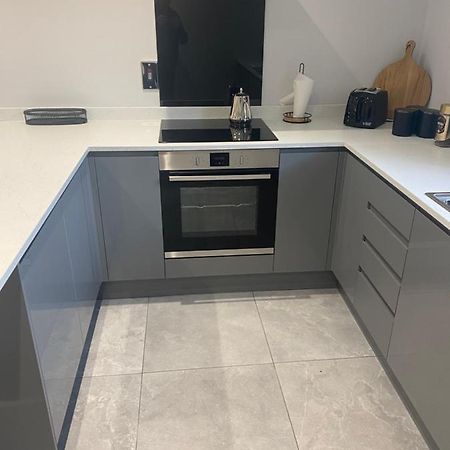 Modern 3-Bed Apartment In Magherafelt Sleeps 8 المظهر الخارجي الصورة