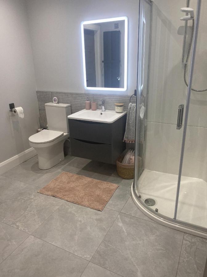 Modern 3-Bed Apartment In Magherafelt Sleeps 8 المظهر الخارجي الصورة