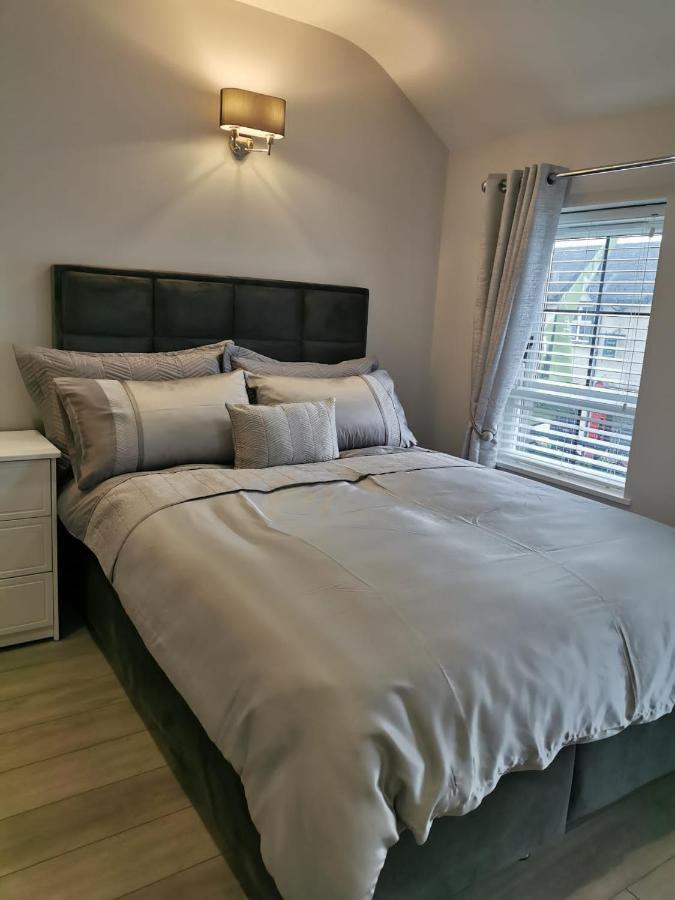 Modern 3-Bed Apartment In Magherafelt Sleeps 8 المظهر الخارجي الصورة