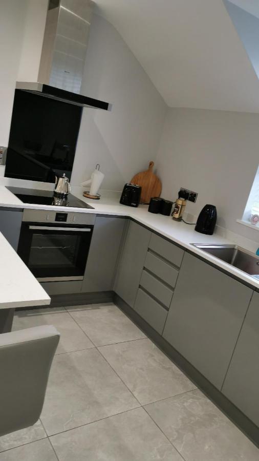 Modern 3-Bed Apartment In Magherafelt Sleeps 8 المظهر الخارجي الصورة